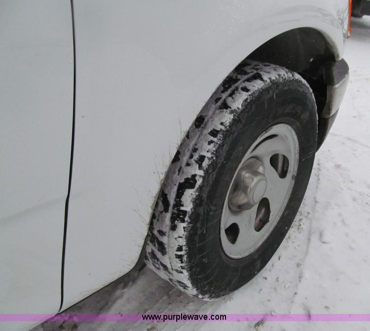 image for item E4663 2004 Ford F150 Heritage XL pickup truck