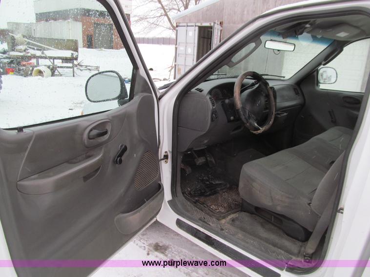 image for item E4663 2004 Ford F150 Heritage XL pickup truck