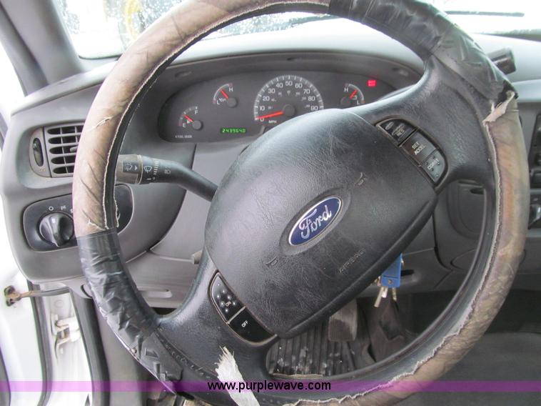 image for item E4663 2004 Ford F150 Heritage XL pickup truck