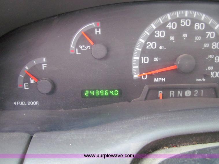 image for item E4663 2004 Ford F150 Heritage XL pickup truck