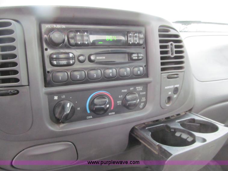 image for item E4663 2004 Ford F150 Heritage XL pickup truck