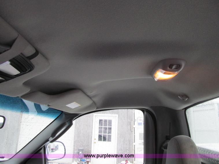 image for item E4663 2004 Ford F150 Heritage XL pickup truck