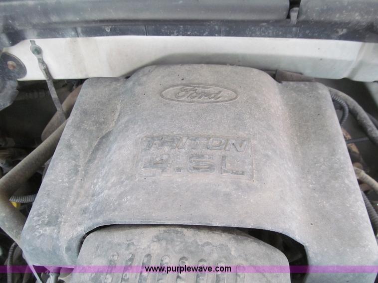 image for item E4663 2004 Ford F150 Heritage XL pickup truck