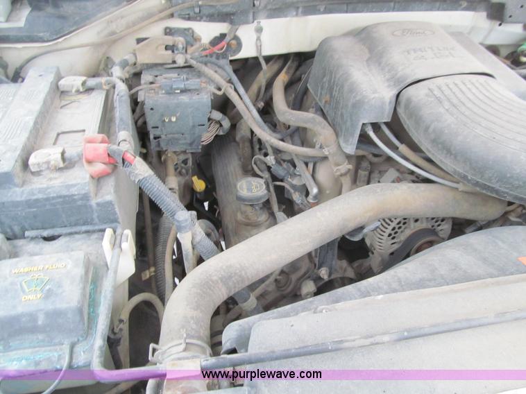 image for item E4663 2004 Ford F150 Heritage XL pickup truck