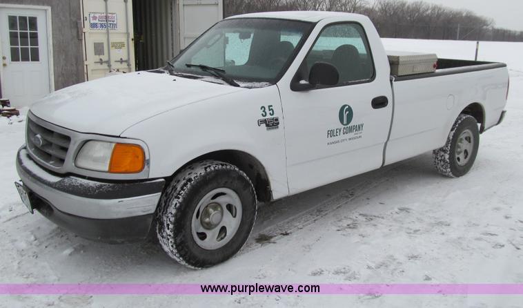 image for item E4663 2004 Ford F150 Heritage XL pickup truck