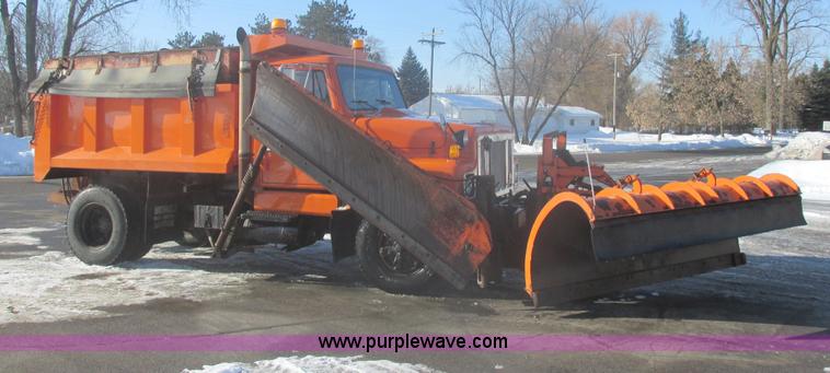 image for item E5277 1999 International 2554 dump truck
