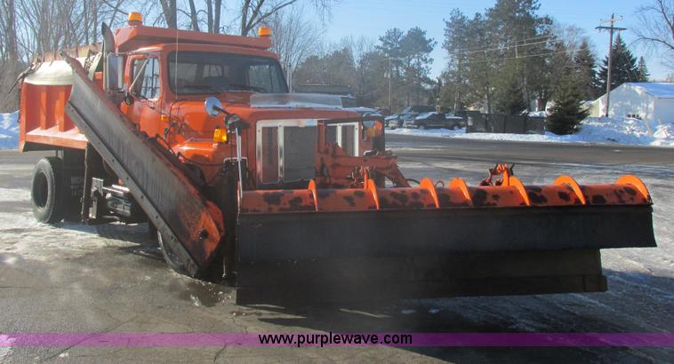 image for item E5277 1999 International 2554 dump truck