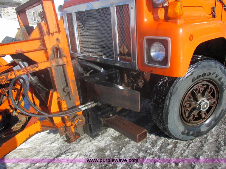 image for item E5277 1999 International 2554 dump truck