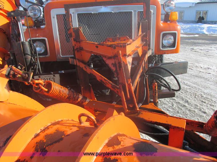 image for item E5277 1999 International 2554 dump truck