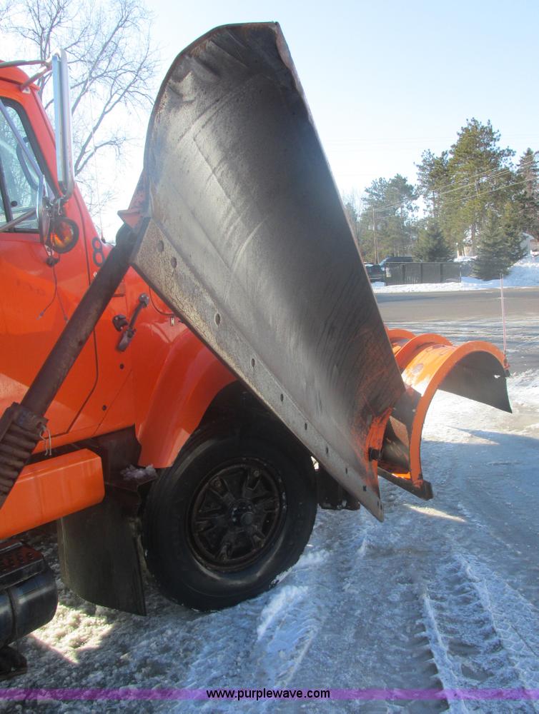 image for item E5277 1999 International 2554 dump truck