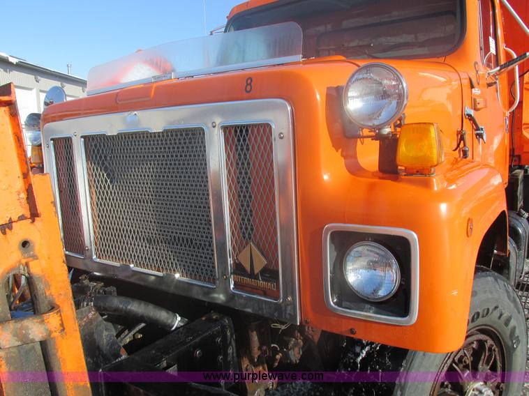image for item E5277 1999 International 2554 dump truck