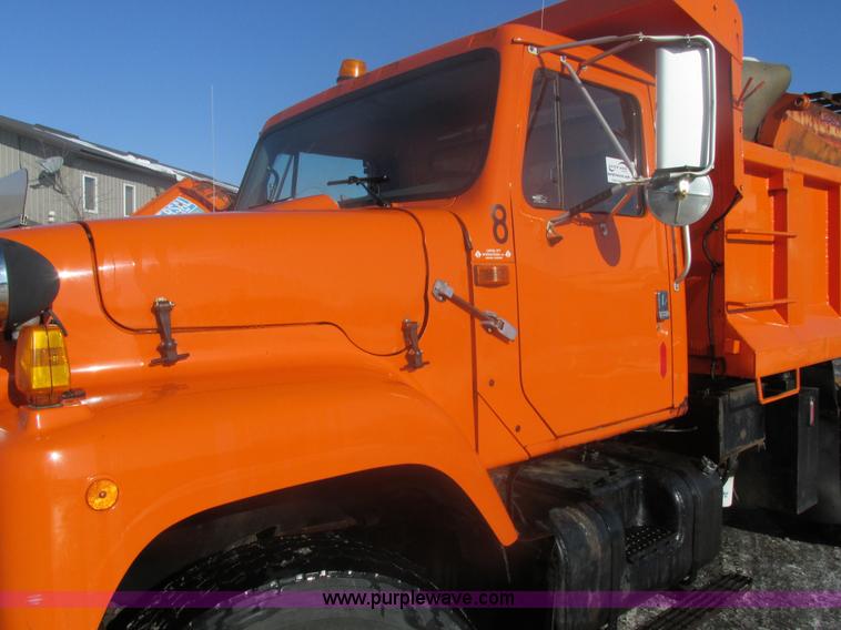 image for item E5277 1999 International 2554 dump truck