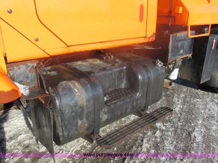 image for item E5277 1999 International 2554 dump truck