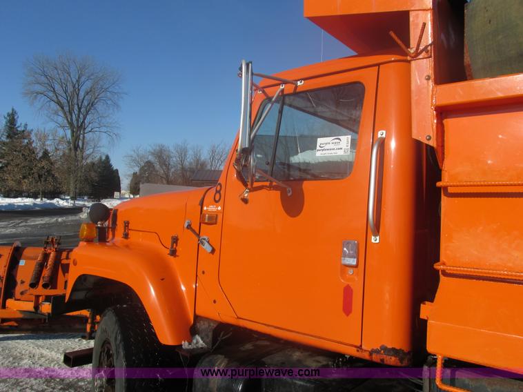 image for item E5277 1999 International 2554 dump truck