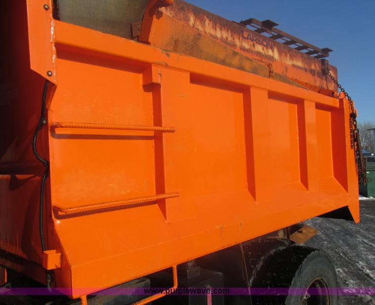 image for item E5277 1999 International 2554 dump truck