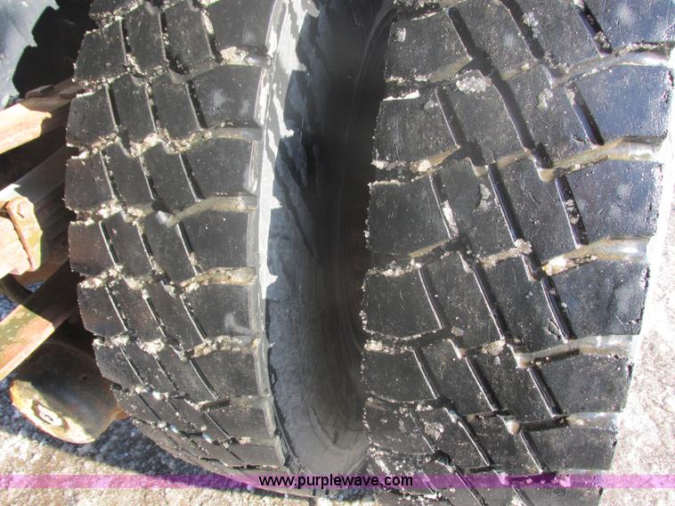 image for item E5277 1999 International 2554 dump truck