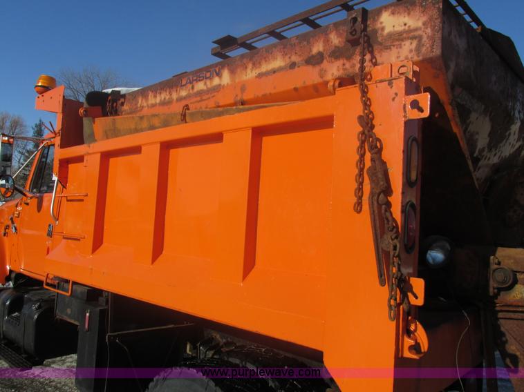 image for item E5277 1999 International 2554 dump truck
