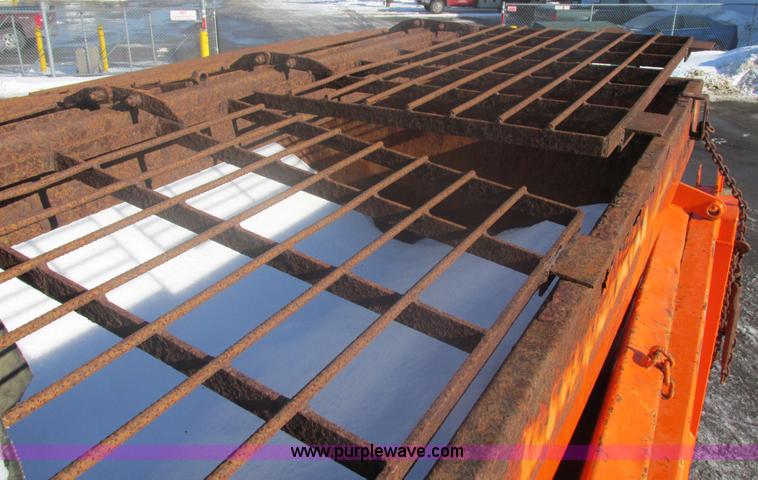 image for item E5277 1999 International 2554 dump truck