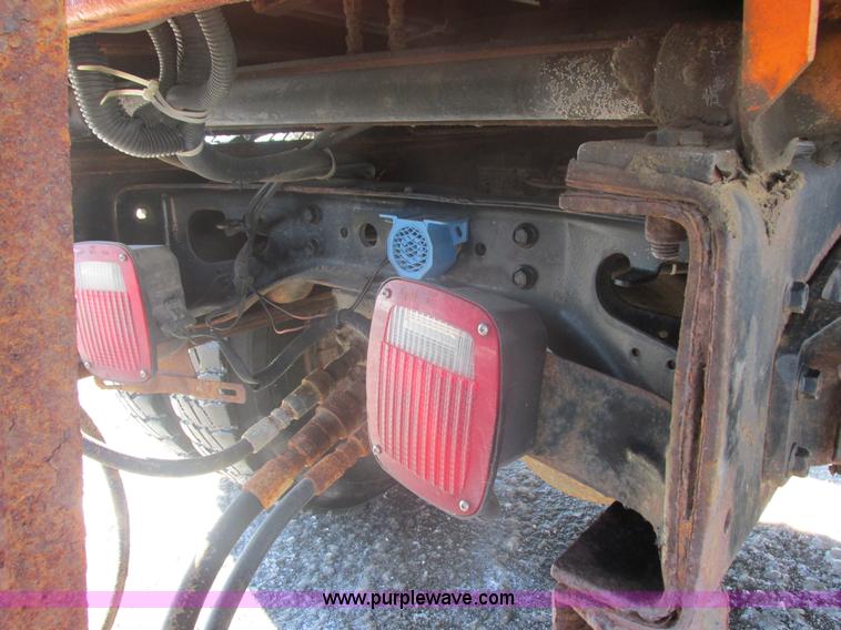 image for item E5277 1999 International 2554 dump truck