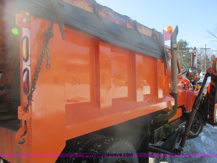 image for item E5277 1999 International 2554 dump truck