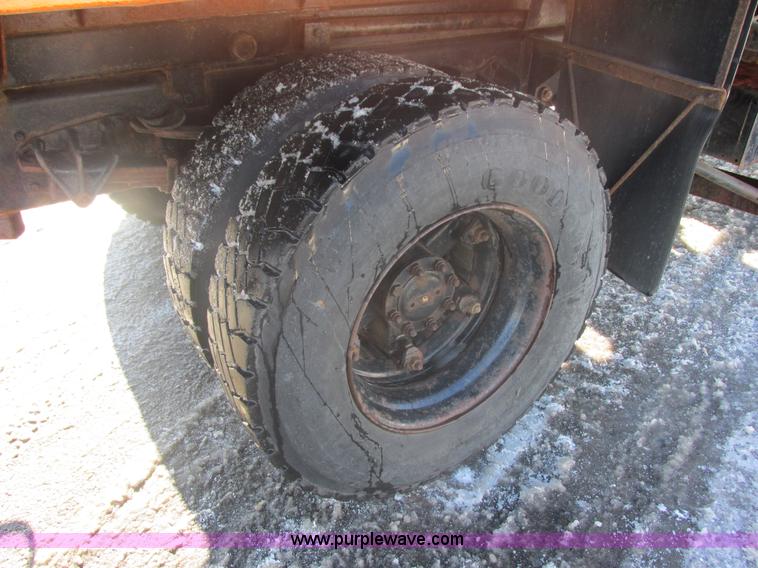 image for item E5277 1999 International 2554 dump truck