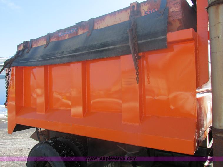 image for item E5277 1999 International 2554 dump truck