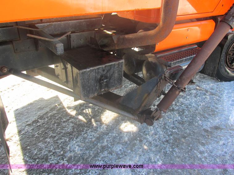 image for item E5277 1999 International 2554 dump truck