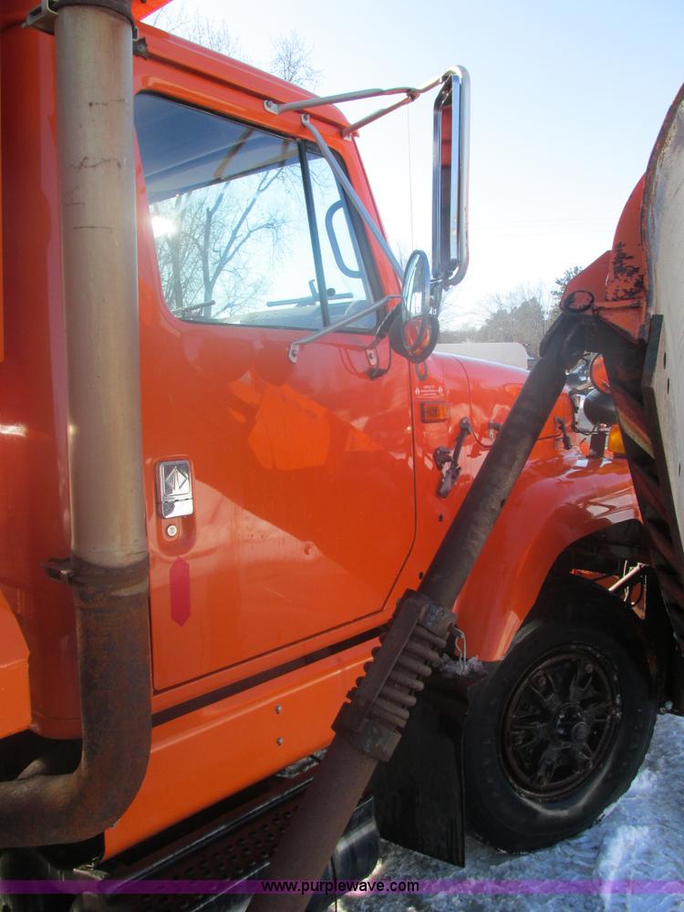 image for item E5277 1999 International 2554 dump truck