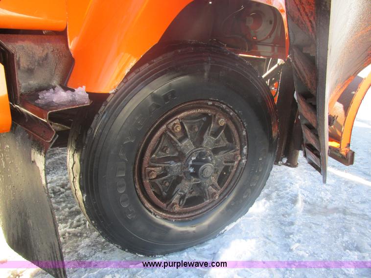 image for item E5277 1999 International 2554 dump truck