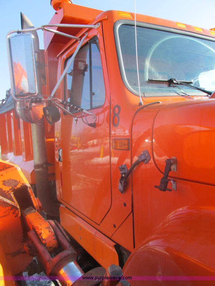 image for item E5277 1999 International 2554 dump truck