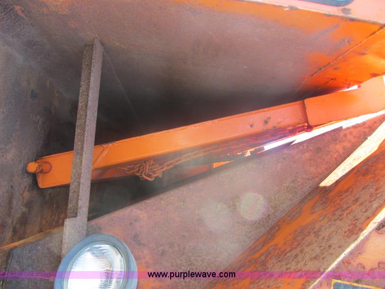 image for item E5277 1999 International 2554 dump truck