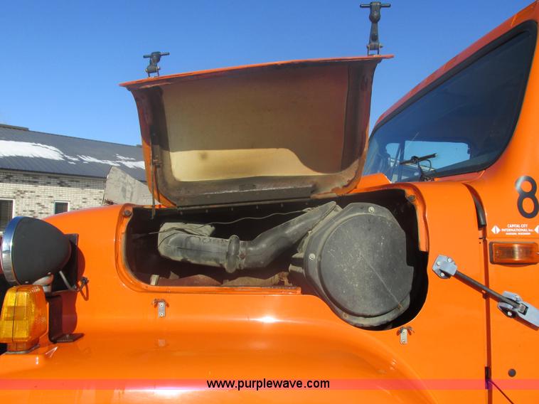 image for item E5277 1999 International 2554 dump truck