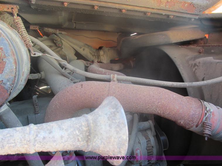 image for item E5277 1999 International 2554 dump truck