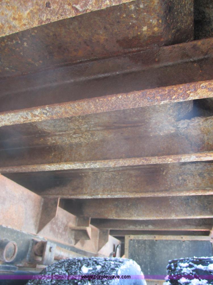 image for item E5277 1999 International 2554 dump truck