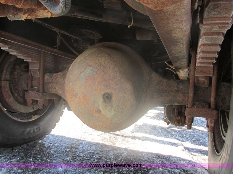 image for item E5277 1999 International 2554 dump truck