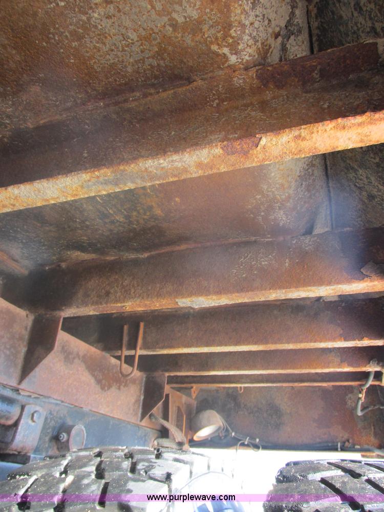 image for item E5277 1999 International 2554 dump truck