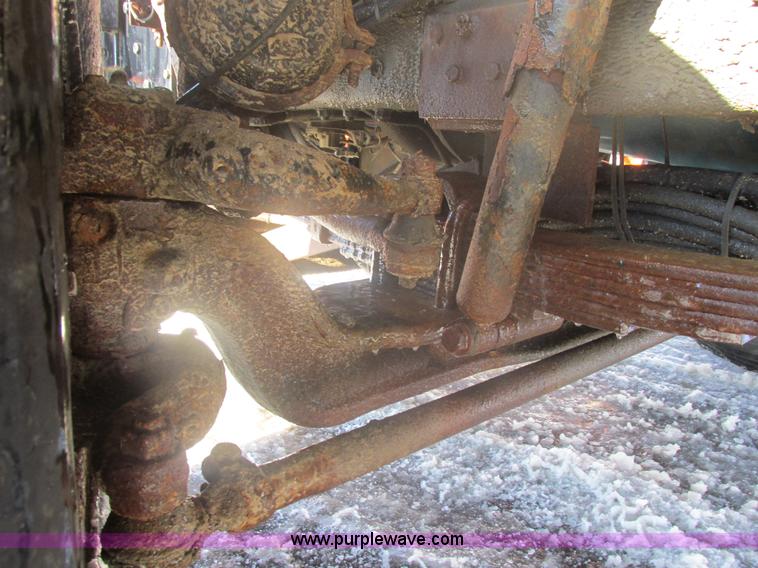 image for item E5277 1999 International 2554 dump truck