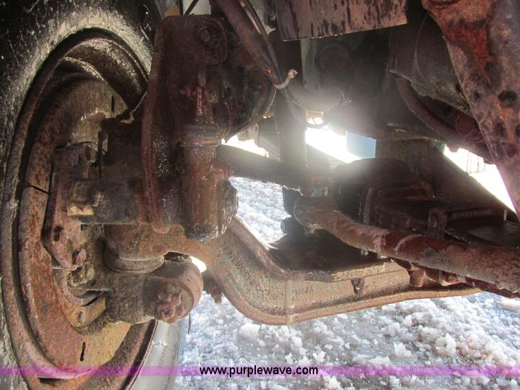 image for item E5277 1999 International 2554 dump truck