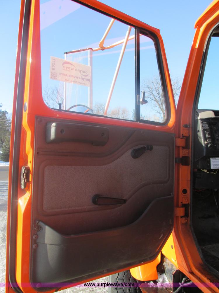 image for item E5277 1999 International 2554 dump truck