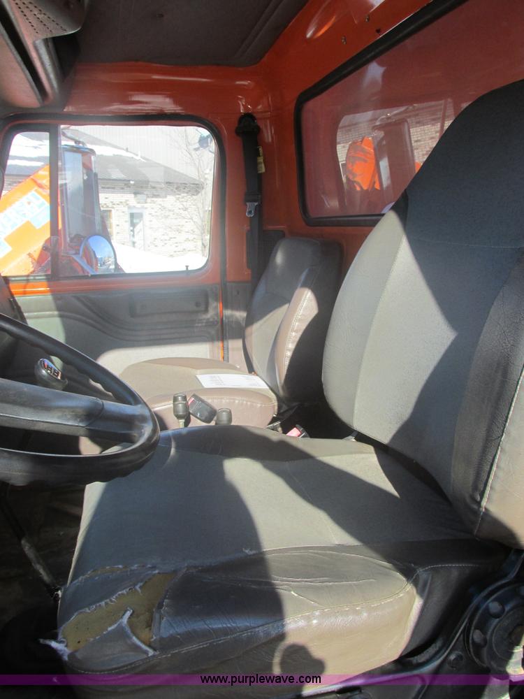 image for item E5277 1999 International 2554 dump truck