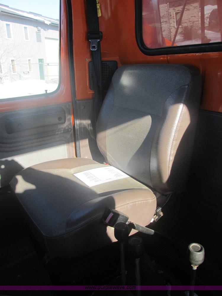 image for item E5277 1999 International 2554 dump truck