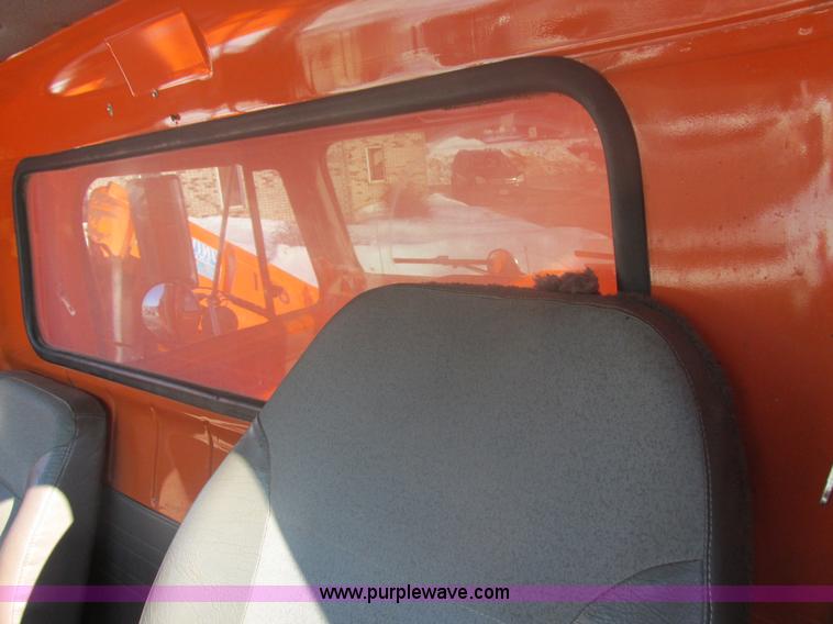 image for item E5277 1999 International 2554 dump truck