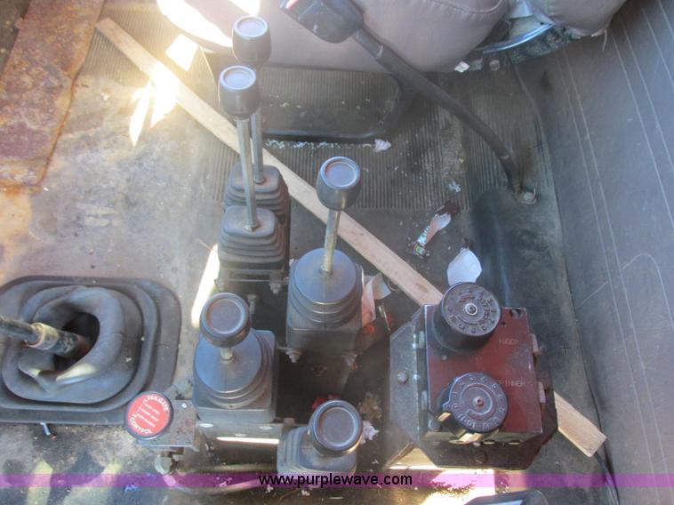 image for item E5277 1999 International 2554 dump truck