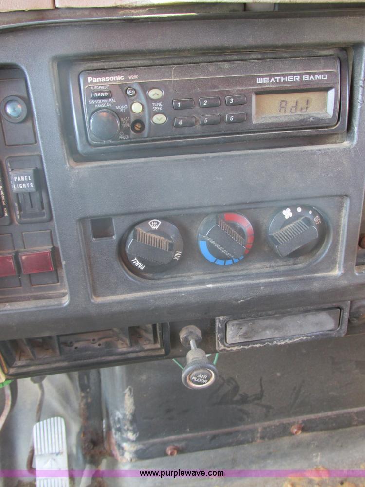 image for item E5277 1999 International 2554 dump truck