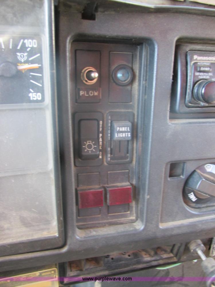 image for item E5277 1999 International 2554 dump truck