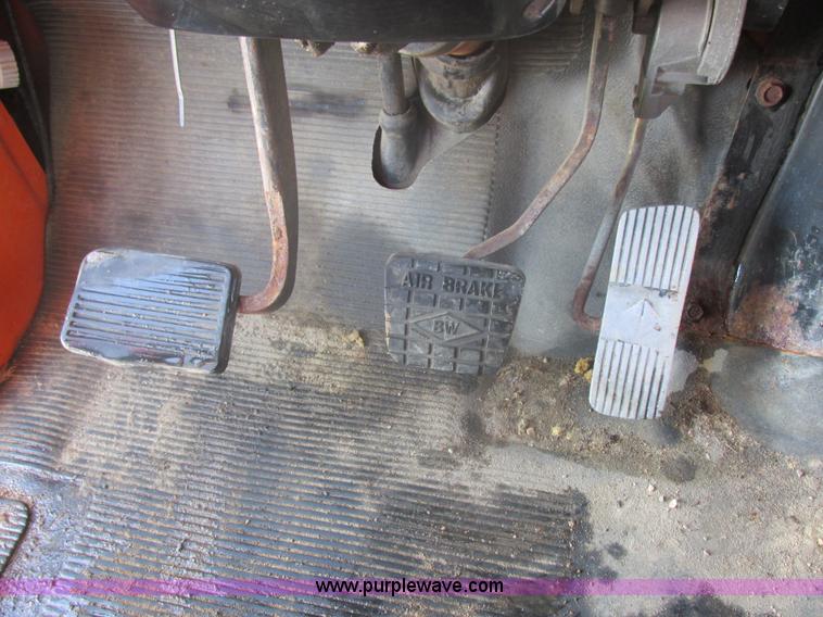 image for item E5277 1999 International 2554 dump truck