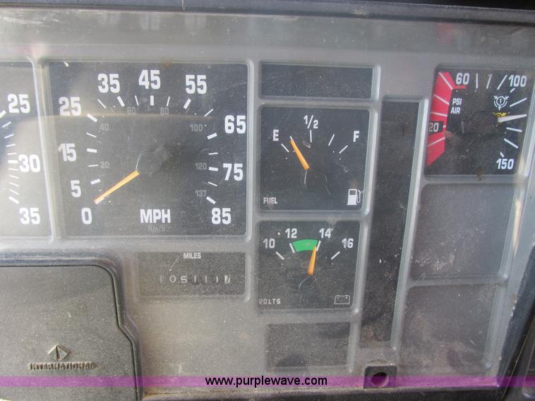 image for item E5277 1999 International 2554 dump truck