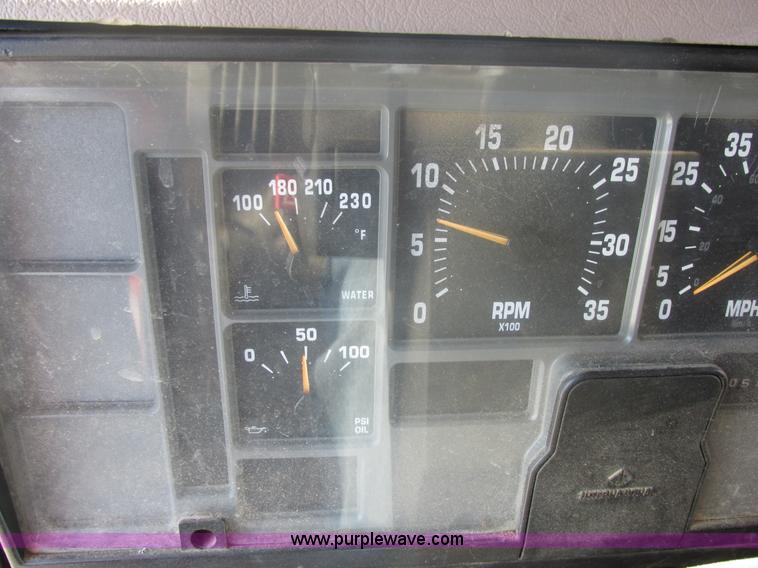 image for item E5277 1999 International 2554 dump truck