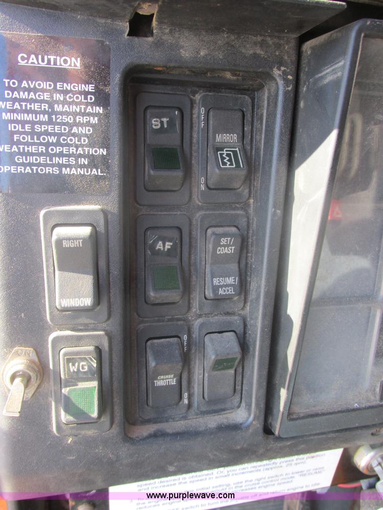 image for item E5277 1999 International 2554 dump truck