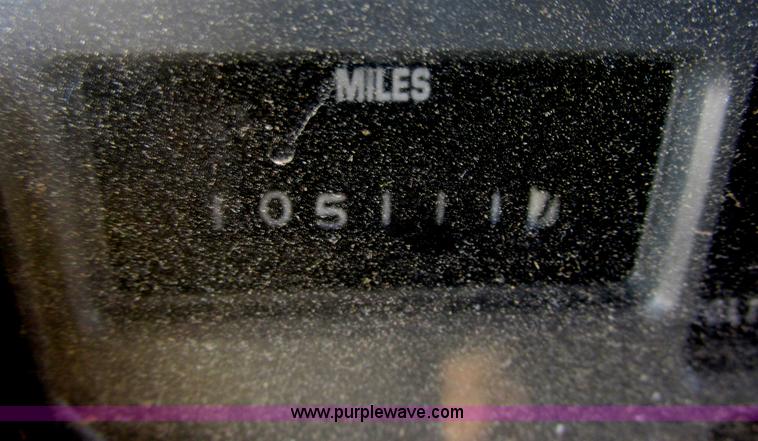 image for item E5277 1999 International 2554 dump truck